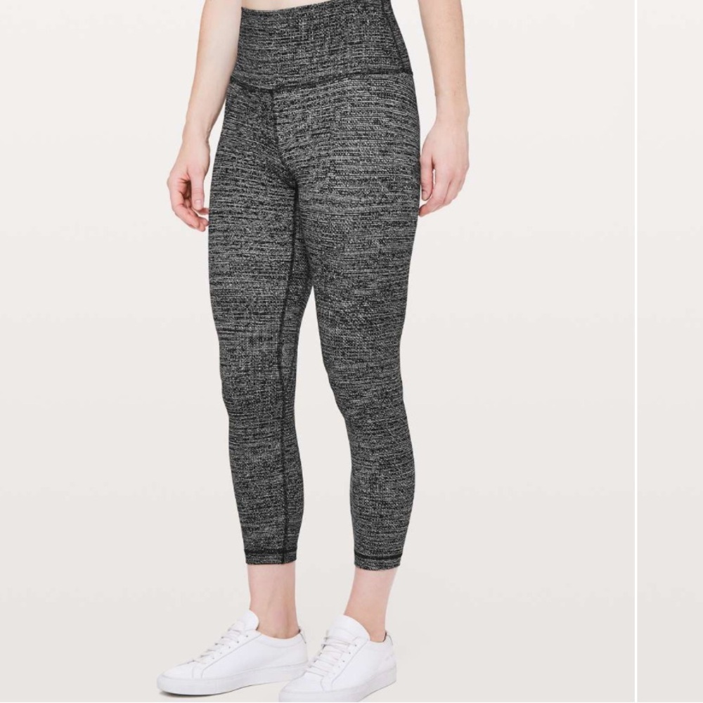 GUC Lululemon Align ll Pant 25” Black and White Size 4 Leggings